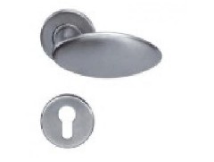 What are the advantages of stainless steel handles